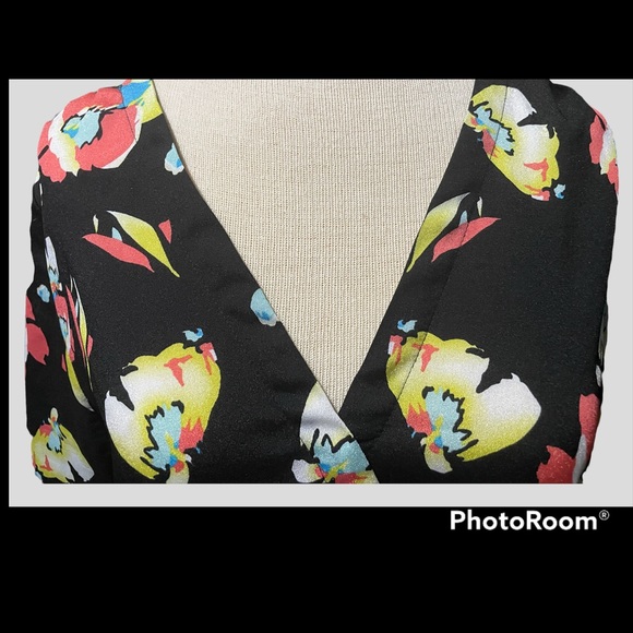 Yumi Kim romper size Large black with pink/yellow/blue flowers - Picture 6 of 8